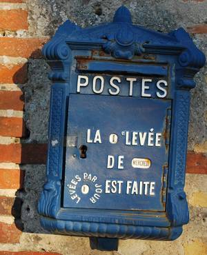 Boîte aux lettres au XIXe siècle (Collection SHCB).